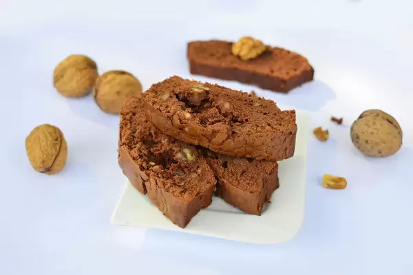 Gingerbread with nuts