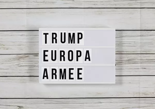 Gipfel in Paris: Trump nennt Macrons Vorschlag einer Europa-Armee "beleidigend"