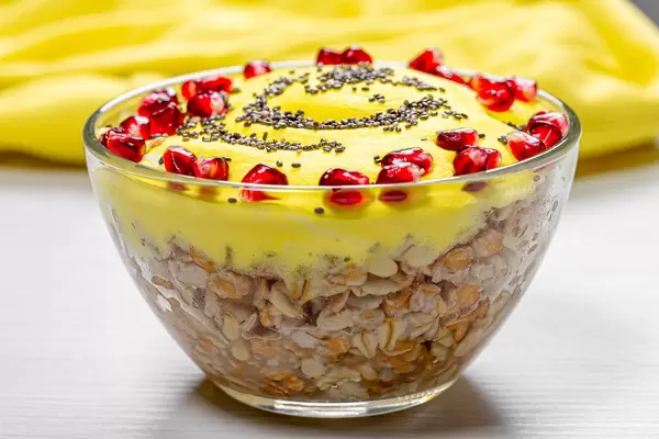 Glass bowl with finished oatmeal with pomegranate and Chia seeds (Flip 2019)