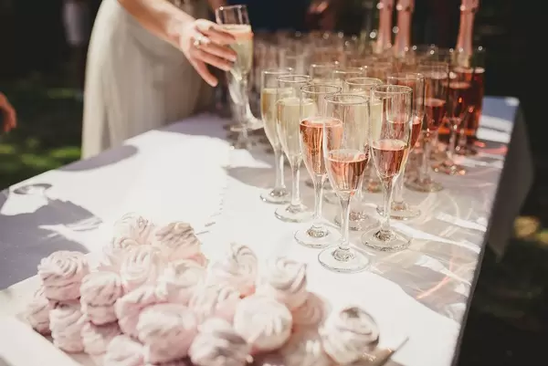 Glasses Of Champagne And Pink Zephyrs (Flip 2019)