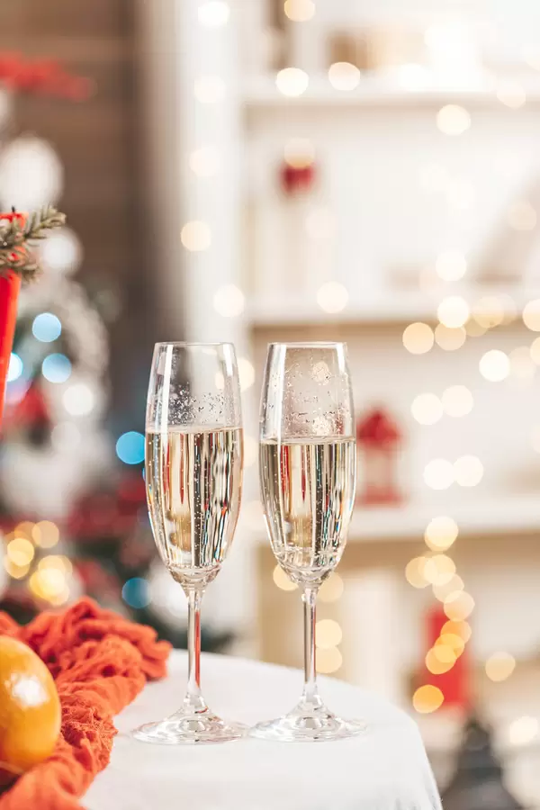 Glasses of champagne on the table against the background of the decorated living room