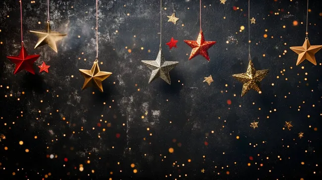 Glitzernde Weihnachtssterne in Gold, Rot und Silber