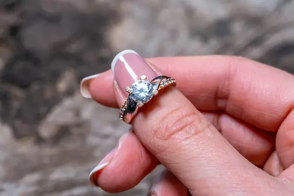 Gold ring with stones in the hands of the girl (Flip 2019)
