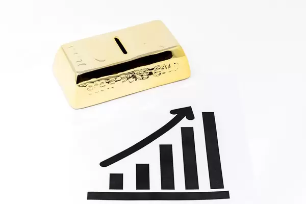 Goldbarren und ansteigendes Balkendiagramm mit Pfeil steht für steigende Goldpreise