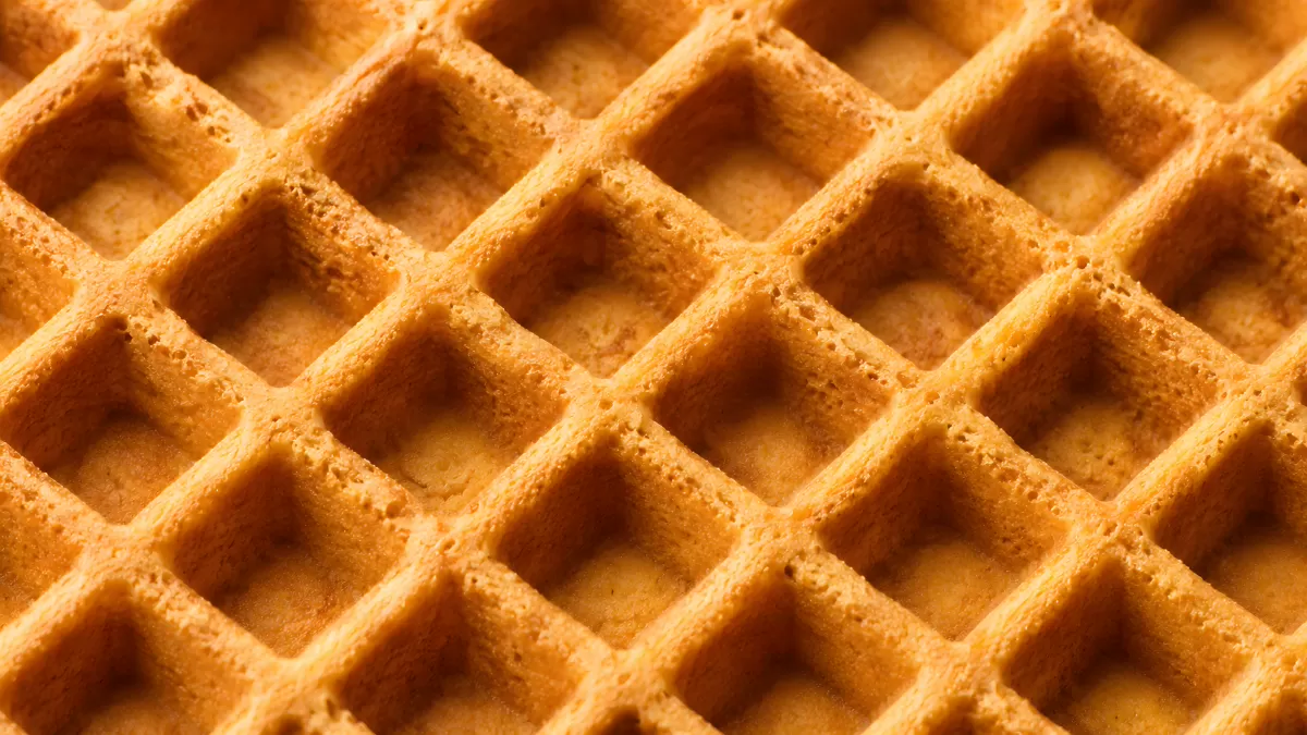 Goldbraune Waffel in extremer Nahaufnahme