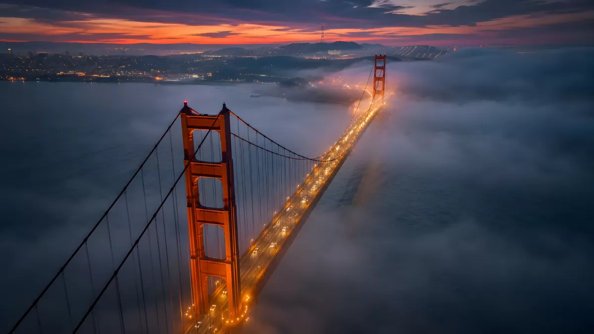 Golden Gate Bridge im Nebel bei Sonnenuntergang