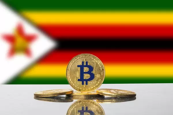 Goldene Bitcoins auf spiegelnder Oberfläche vor der Flagge von Simbabwe
