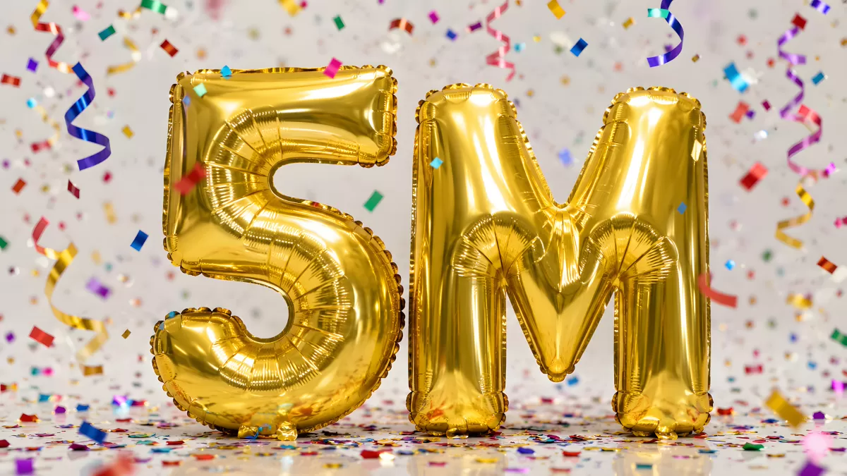 Goldene Folienballons 5M mit buntem Konfetti