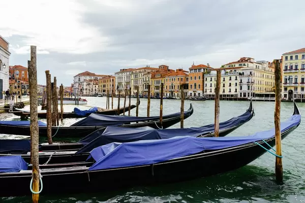 Gondolas parking