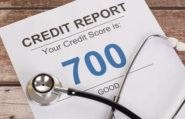Good credit score of 700 with stethoscope