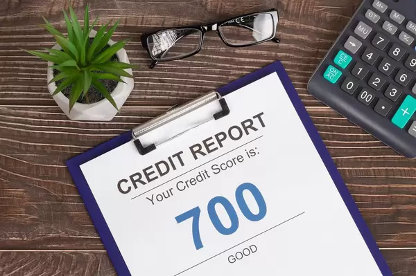 Good credit score report of 700 on wooden desk