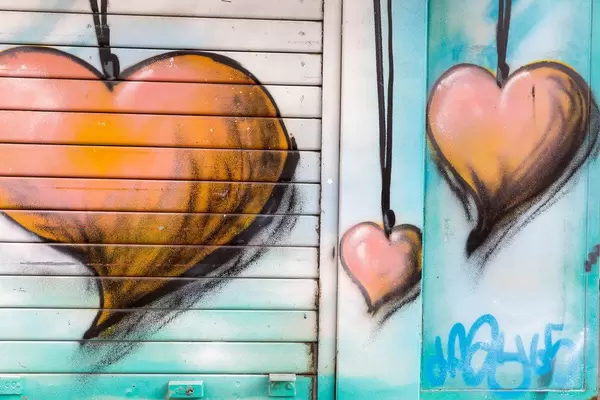 Graffiti Herz-Halsbänder