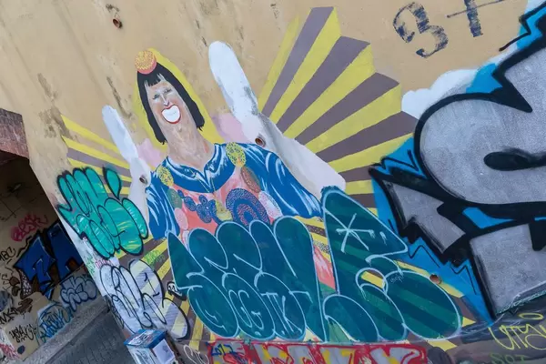 Graffiti of a smiling man on a wall