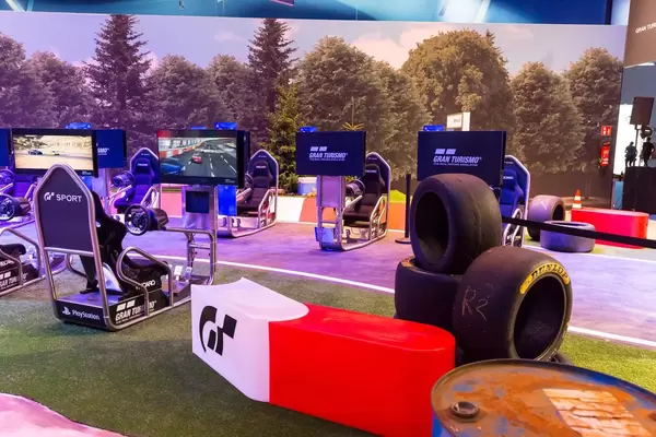 Gran Turismo am Sony PlayStation Messestand - Gamescom 2017, Köln