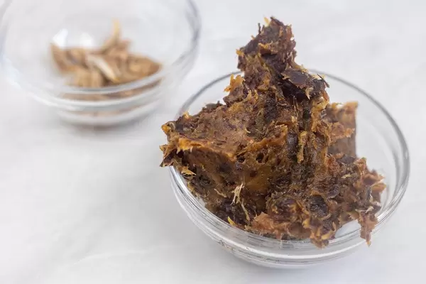 Grated Dates in the glass bowl