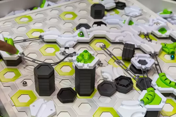 Gravitrax spielerisch Schwerkraft erleben in der Nahaufnahme