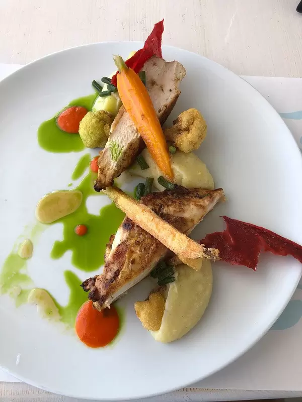 Greek starter food: Rare Tuna Tataki with beetroot cream, scented yogurt and crithmum and pistachio crusted