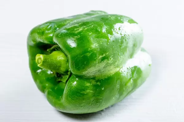 Green bell pepper on light background (Flip 2019)