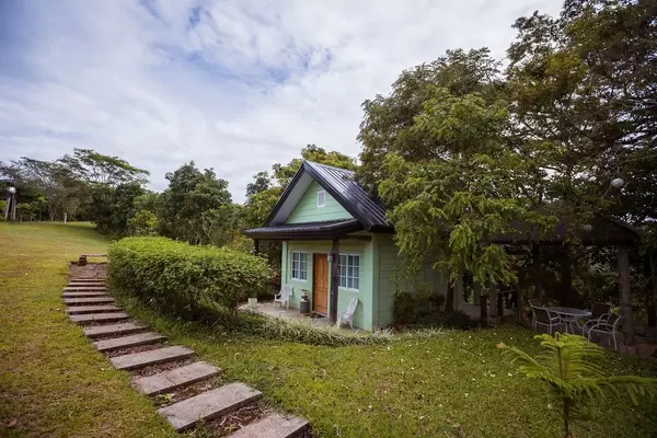Green rest house at Salvador Benedicto