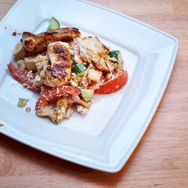 Griechischer Salat von @hellofreshde war lecker. #instafood #hellofreshgewinnspiel #healthy #instafood #instadaily #yummy #picoftheday #food #foodfestival #foodphotography #tasty