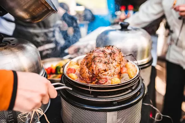 Grill Pan With Marinate Chicken With Veggies