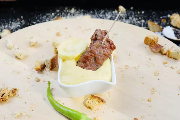 Grilled minced meat roll in mustard