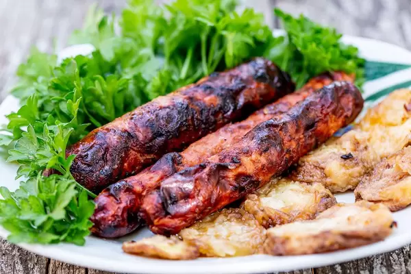 Grilled sausage with fresh parsley and fried courgettes