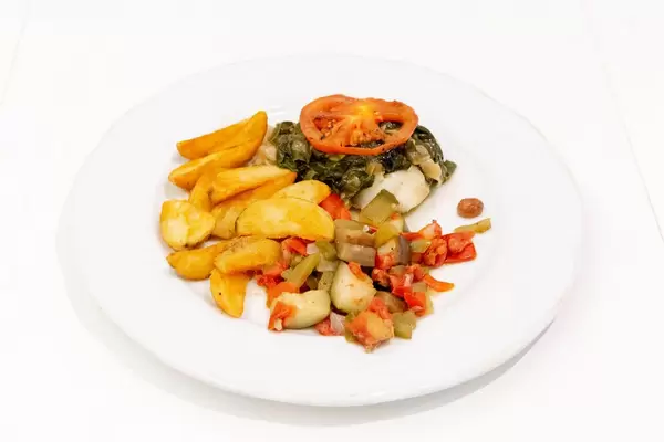 Grilled swordfish with potato wedges and grilled vegetables