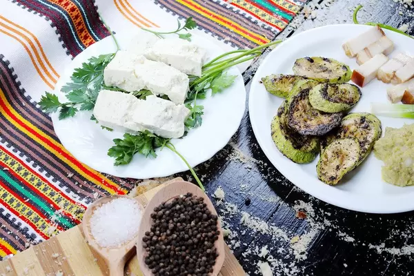 Grilled zucchini slices with bacon and sheep cheese