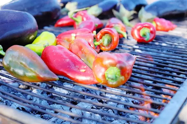 Grillzubereitung: Gegrillte rote Paprikas