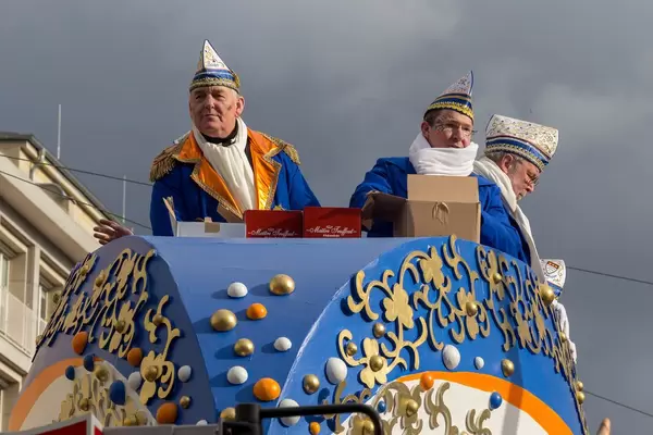 Große Braunsfelder beim Rosenmontagszug - Kölner Karneval 2018