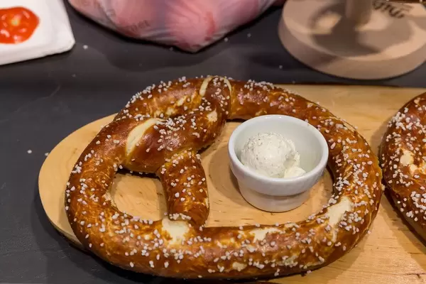 Große Brezel mit Salz