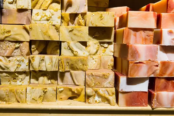 Große handgemachte Seifenblöcke im Whole Foods Market