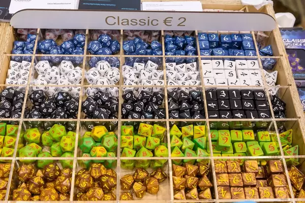 Große Spielewürfel in verschiedenen Variationen