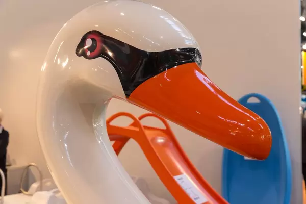 Großer aufblasbarer Schwan - Boot Düsseldorf 2018