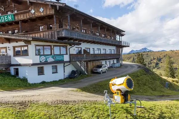 Großes Restaurant in den Bergen: Berggasthof Hornboden / Gnah Alm (Alpbach, Tirol)