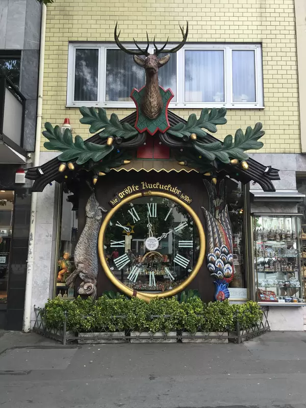 Größte Kuckucksuhr der Welt in Wiesbaden