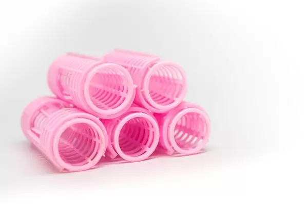 Group of plastic curler tubes on a white surface (Flip 2019)