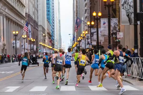 Group of runners at the Chicago Marathon 2019: among others, Japanese Ryoma Takeuchi and Yuta Takahashi and US runners Brian Shrader, Wilkerson Given, Noah Droddy, Jerrell Mock