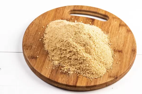 Grundkekse auf dem Holzbrett