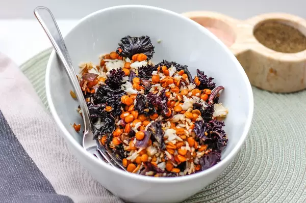Grünkohlsalat mit Linsen und Reiß