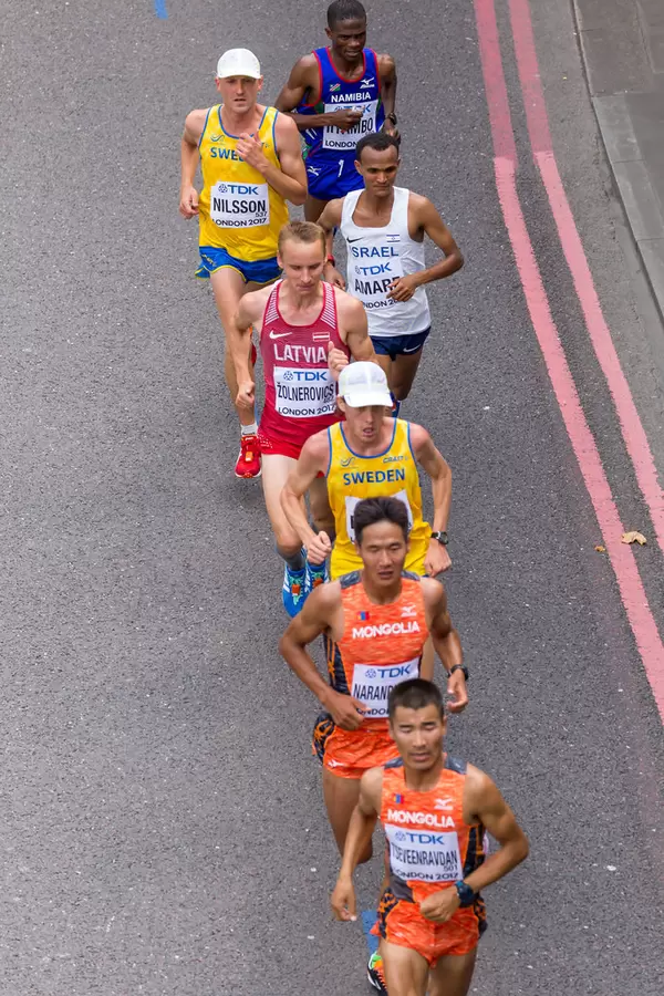 Gruppe um Byambajav TSEVEENRAVDAN beim Marathon 2017