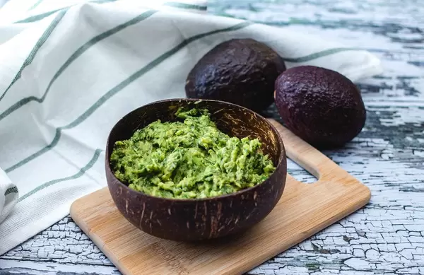 Guacamole: Avocado-Dip in der Nahaufnahme