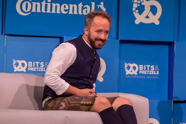 Gute Stimmung beim Gründer Festival Bits & Pretzels in München mit Dropbox-Chef Drew Houston