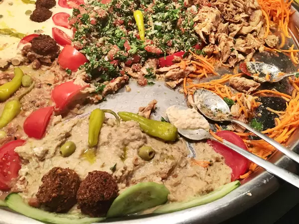 Habibi Falafel-Platte
