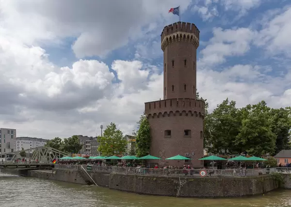 Hafenterrasse am Malakoffturm