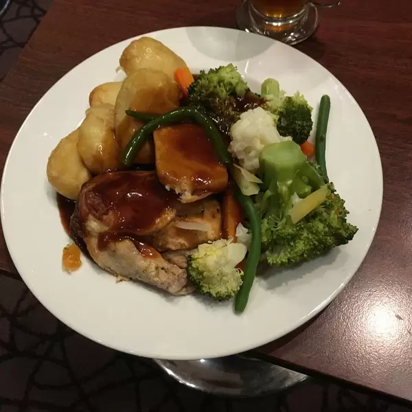 Hähnchen mit Kartoffeln und Gemüse