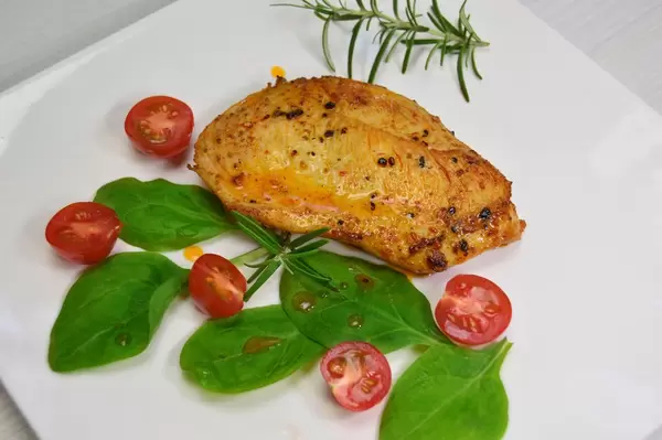 Hähnchen-Schnitzel mit Tomaten