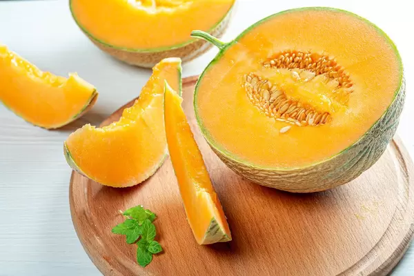 Half a melon and pieces on the kitchen Board (Flip 2019)