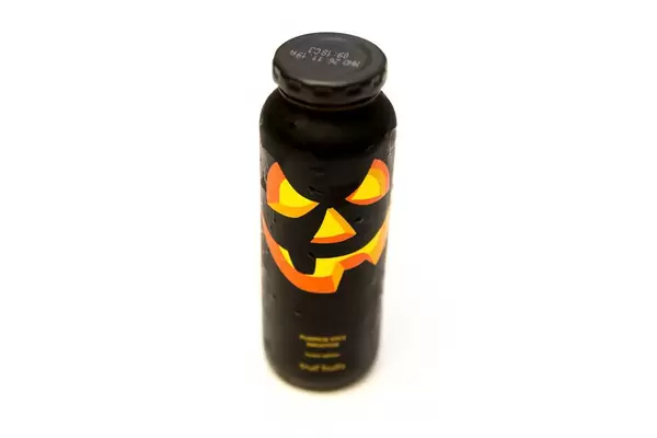 Halloween-Edition: True Fruits Pumpkin Spice Smoothie in black Design with apple, Ceylon cinnamon, nutmeg & cloves